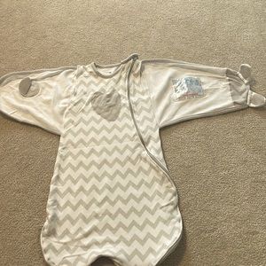 Swaddle Me baby sleep sack/swaddle size Small